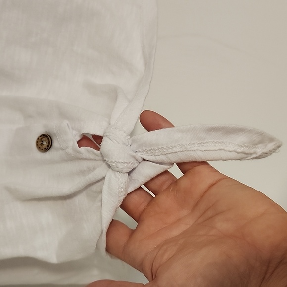 White top large with bottons - Picture 4 of 7